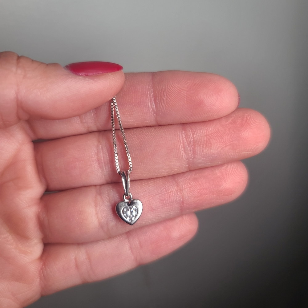 Beautiful 14K white gold pendant on silver chain
